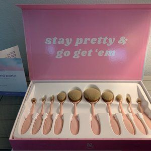 NEW-Vanity Planet Blend Party Oval Makeup Brushes